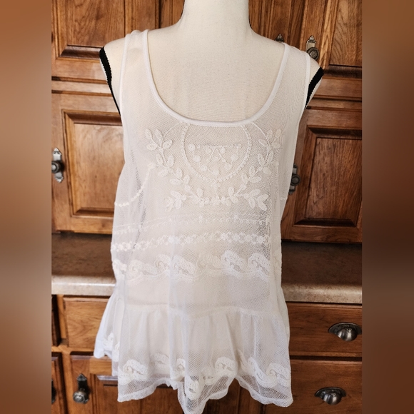 American Eagle Outfitters Tops - American Eagle Outfitters Cream Embroidered Overlay Tank Size M